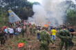 Colombia, aereo militare precipita poco dopo il decollo: almeno 66 morti e decine di feriti – VIDEO
