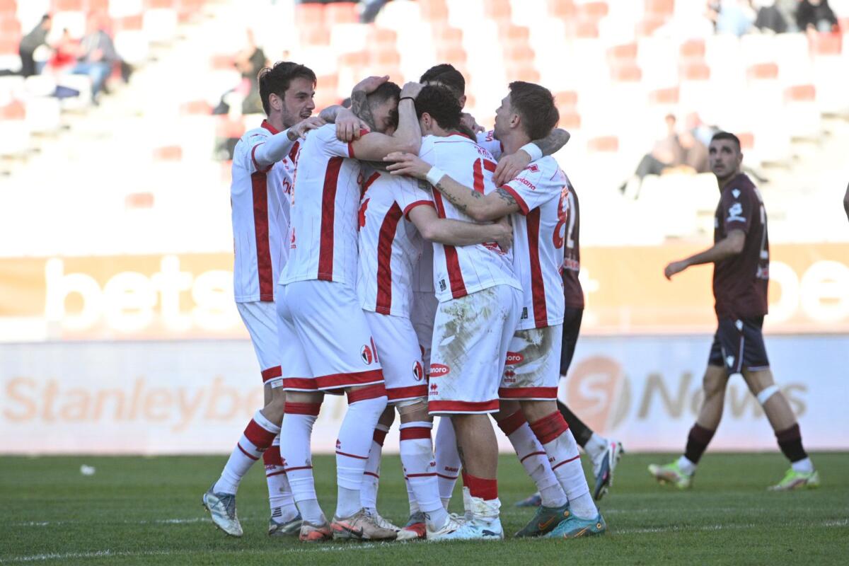 Galleria foto 'Serie B, al San Nicola il Bari travolge la Reggiana per 4-1' - foto 1