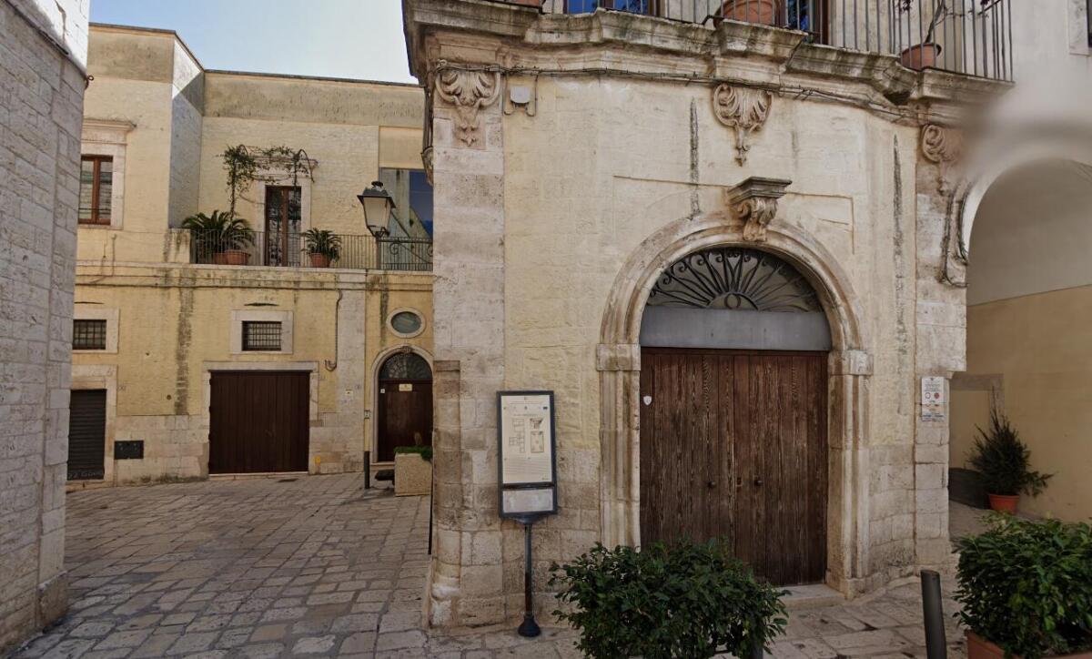 Galleria foto 'Cassano delle Murge, cittadini a raccolta per la pace: una mostra collettiva come antidoto alla guerra' - foto 1