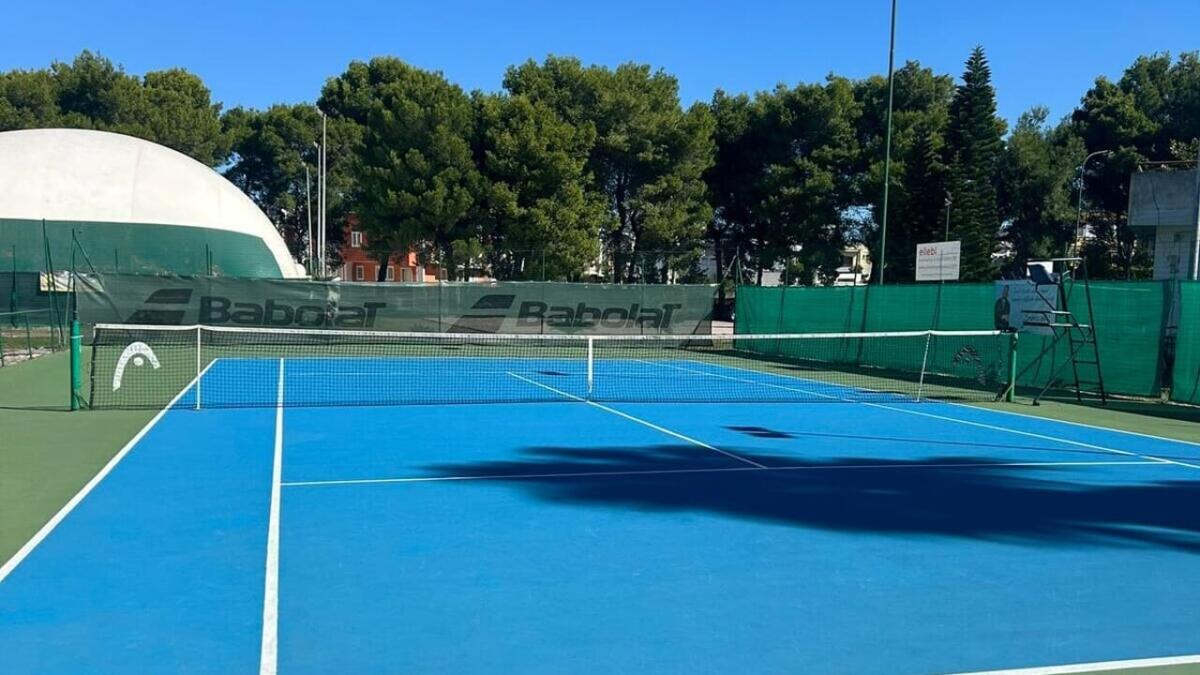 Galleria foto 'Trepuzzi, partita di tennis finisce nel caos: un gruppo di giovani aggredisce un atleta' - foto 1