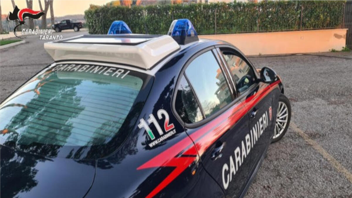 Galleria foto 'Taranto, in camera da letto nasconde droga e munizioni: arrestato un ragazzo di 21 anni' - foto 1