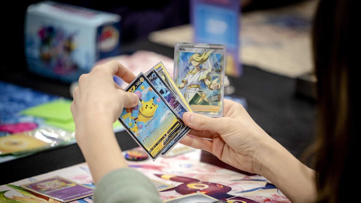 Galleria foto 'Veglie, rapina a mano armata in uno store di carte Pokemon: immobilizzati il titolare 26enne e un suo amico' - foto 1
