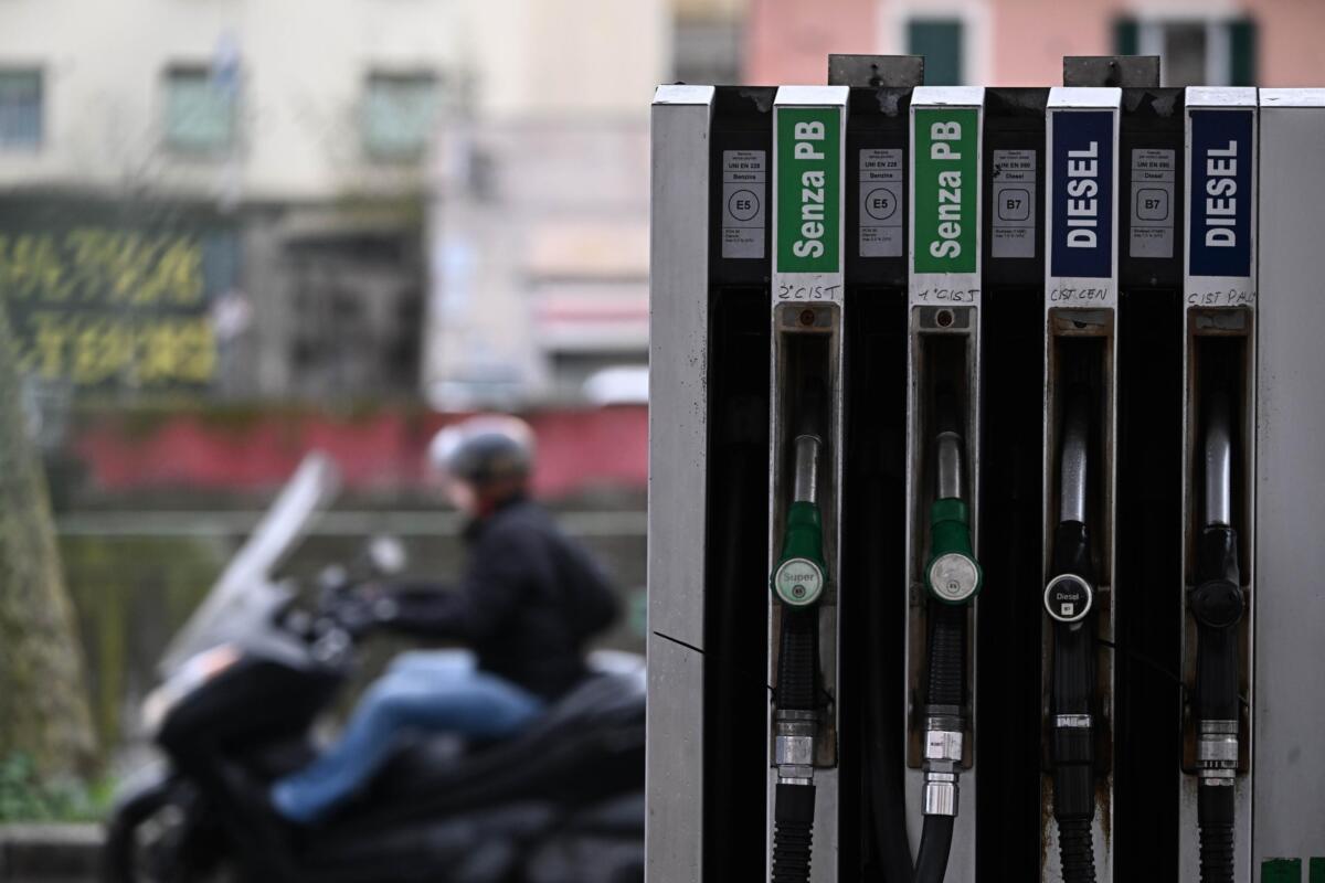 Caro carburanti, lo sconto sulle accise è stato prorogato ma solo fino al 26 agosto Caro carburanti, lo sconto sulle accise è stato prorogato ma solo fino al 26 agosto