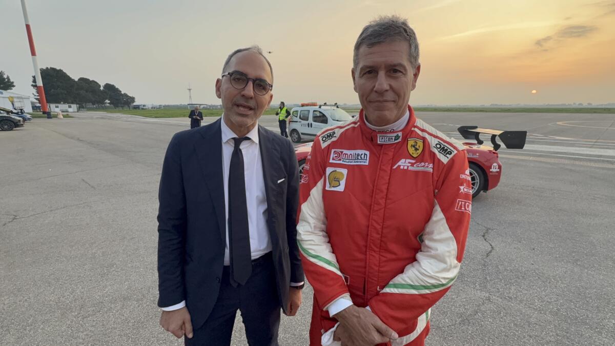 Galleria foto 'Adrenalina all’aeroporto di Foggia, la Ferrari di Peruggini sfreccia a 285 chilometri orari in un test di velocità – FOTO e VIDEO' - foto 4