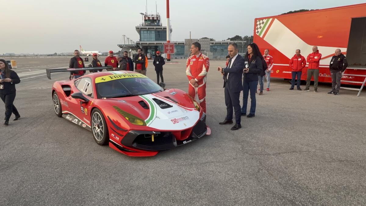 Galleria foto 'Adrenalina all’aeroporto di Foggia, la Ferrari di Peruggini sfreccia a 285 chilometri orari in un test di velocità – FOTO e VIDEO' - foto 5