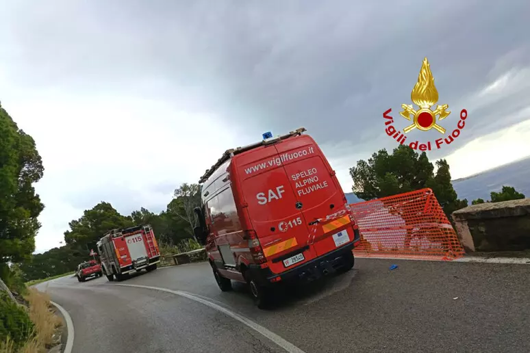 Galleria foto 'Con l’auto precipita in una scarpata per 200 metri, morta una giovane coppia nel Salernitano' - foto 1