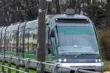 Milano, tram senza passeggeri esce dai binari: colpa di un bullone sulle rotaie. Nessun ferito