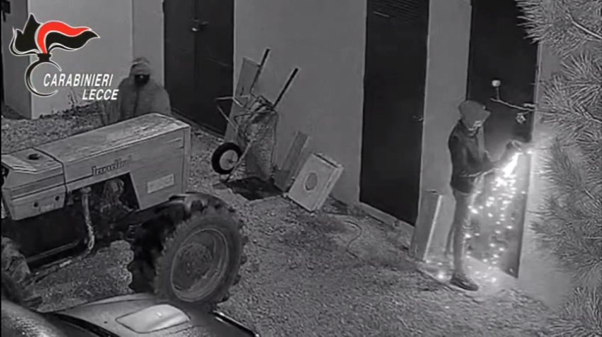Furti di rame, ricettazione e intimidazioni: quattro arresti tra Casarano e Taviano – I NOMI Furti di rame, ricettazione e intimidazioni: quattro arresti tra Casarano e Taviano – I NOMI