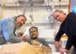 Incidente per il regista Marco Giallini, cade e si rompe il femore. Gli amici: «Si riprenderà presto»