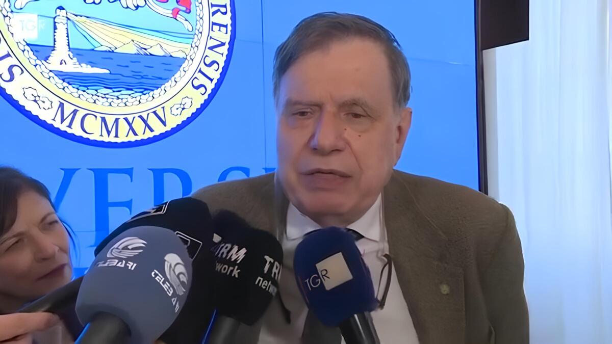 Bari, Parisi ospite di Uniba: «Evitare che intelligenza artificiale gestisca armi letali» Bari, Parisi ospite di Uniba: «Evitare che intelligenza artificiale gestisca armi letali»