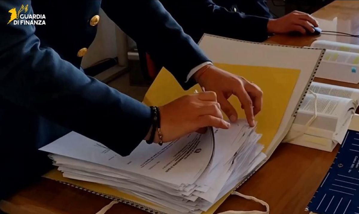 Frode con i bonus per i dipendenti, un arresto e sequestro per un milione di euro a Barletta Frode con i bonus per i dipendenti, un arresto e sequestro per un milione di euro a Barletta