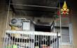 Paura a Brindisi, incendio in un appartamento: le fiamme partite dalla cucina. Una persona in salvo