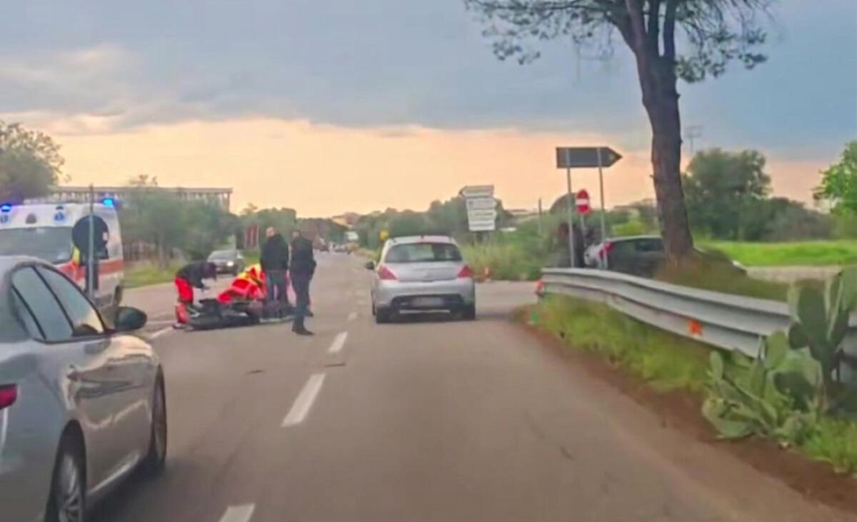 Galleria foto 'Tragedia nel Barese, scontro tra moto e auto della Polizia: muore a 53 anni l’agente Vincenzo Lorusso' - foto 1