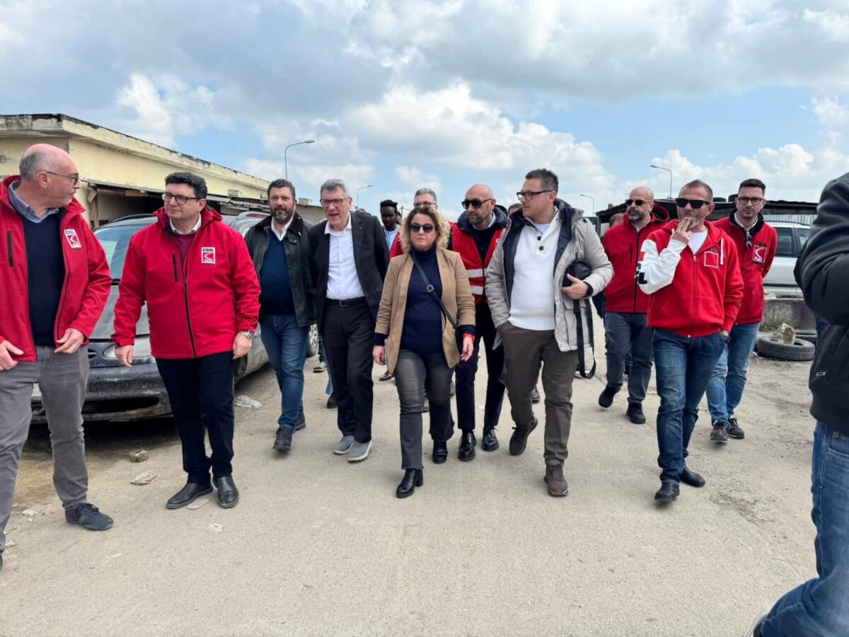 Galleria foto 'Vertenza Iveco e baraccopoli di Borgo Mezzanone, Landini striglia il Governo: «Persi fondi Pnrr»' - foto 1