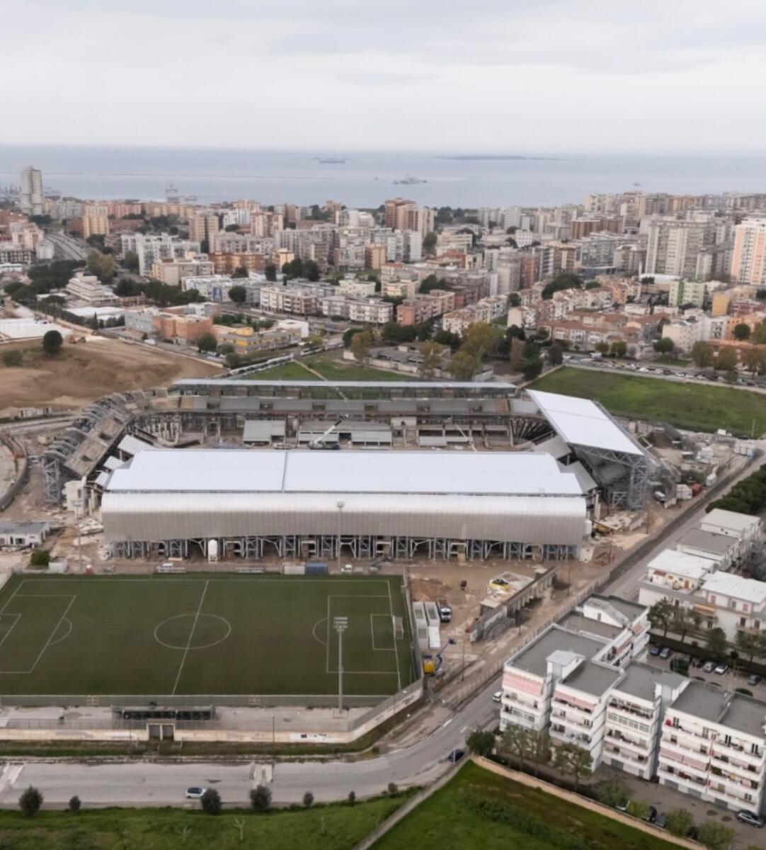 Galleria foto 'Giochi del Mediterraneo, proseguono i lavori a Taranto: «Lo stadio Iacovone sta prendendo forma» – FOTO' - foto 2