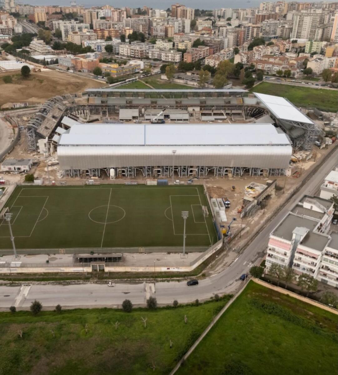 Galleria foto 'Giochi del Mediterraneo, proseguono i lavori a Taranto: «Lo stadio Iacovone sta prendendo forma» – FOTO' - foto 3