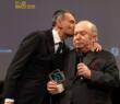 Lino Banfi a Bari per l’anteprima del docufilm sulla sua vita: «Giovani fate la gavetta. Presto apro il mio “podchest”»