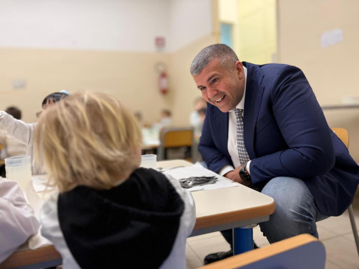 Galleria foto 'Stoviglie pluriuso nelle mense scolastiche di Bari, Lacoppola: «Svolta storica. Dimezzati i rifiuti» – VIDEO' - foto 3