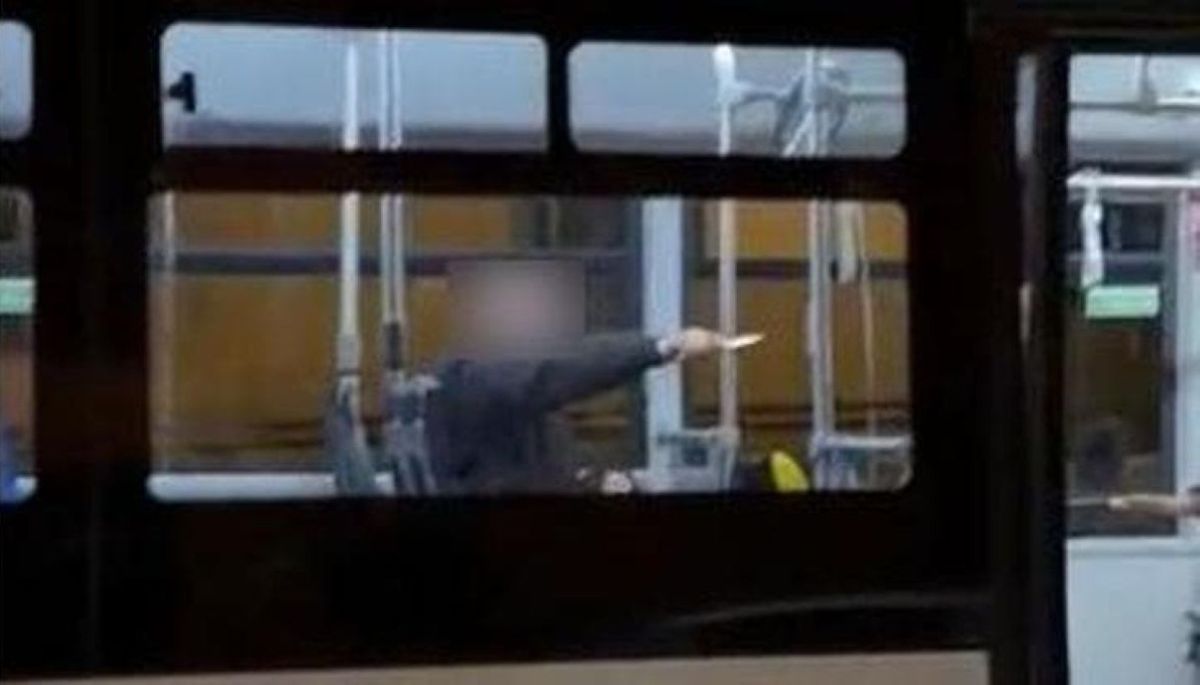 Si suicida il 39enne che aveva aggredito un’avvocata su un bus: era piantonato in ospedale Si suicida il 39enne che aveva aggredito un’avvocata su un bus: era piantonato in ospedale