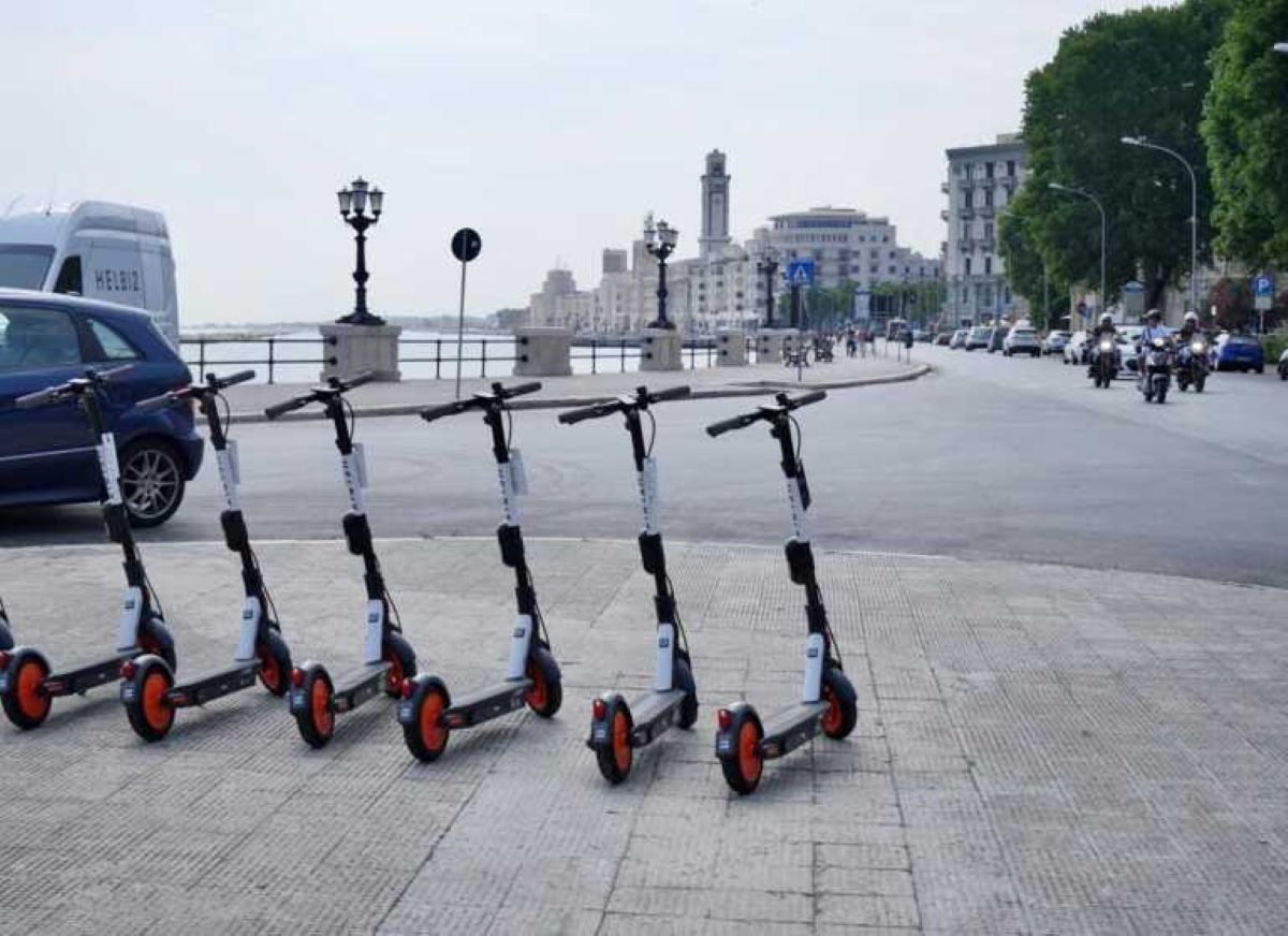 Galleria foto 'Bari, riparte Muvt: rimborsi fino a 20 centesimi al chilometro per chi si muove in bici o monopattino' - foto 1