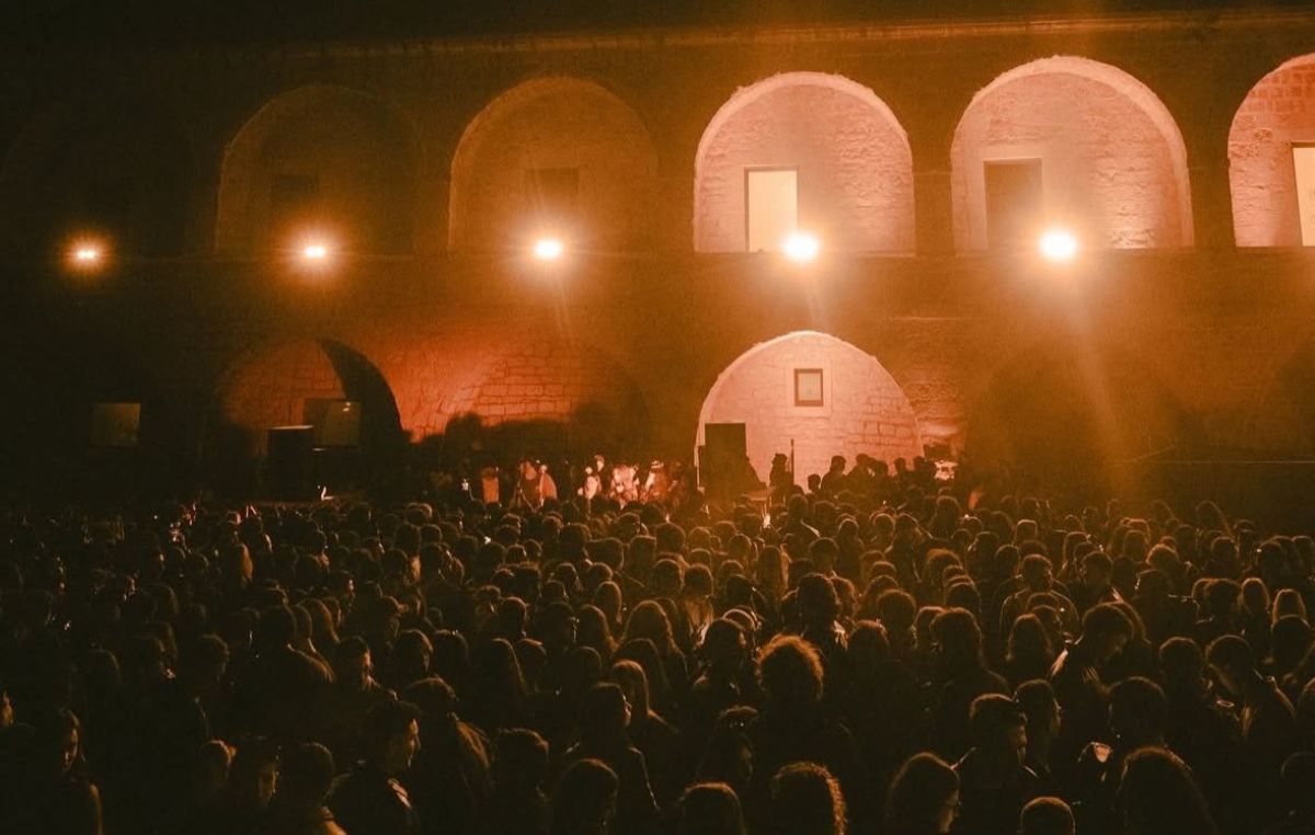 Galleria foto 'Polemiche a Trani, il Monastero di Colonna usato per far musica e lasciato sporco: è stato da poco ristrutturato' - foto 1