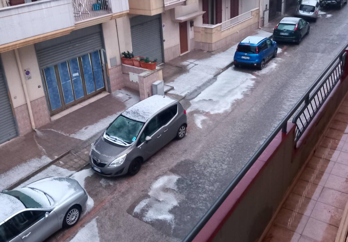Galleria foto 'Maltempo, a Palagiano pesante grandinata manda in tilt il traffico' - foto 1