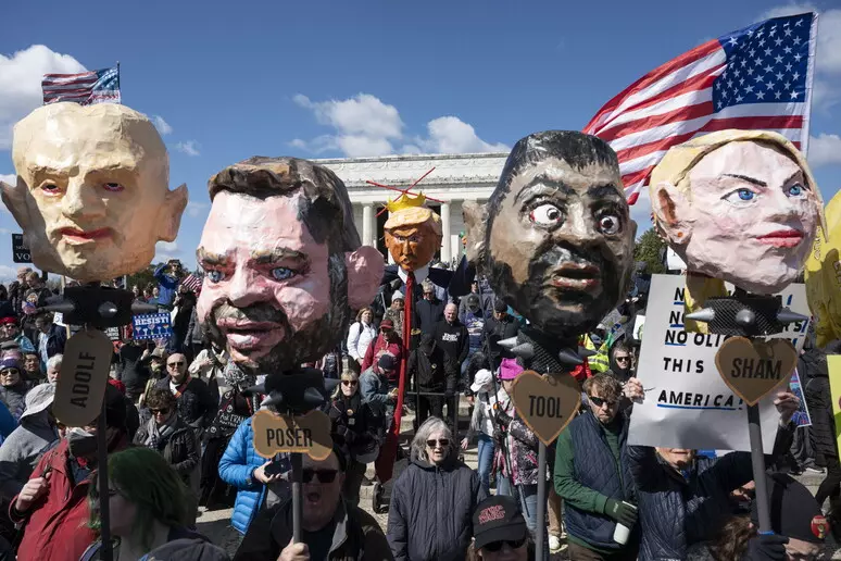 Galleria foto 'Usa, proteste “No Kings” contro Trump: milioni in piazza da New York all’Alaska' - foto 1