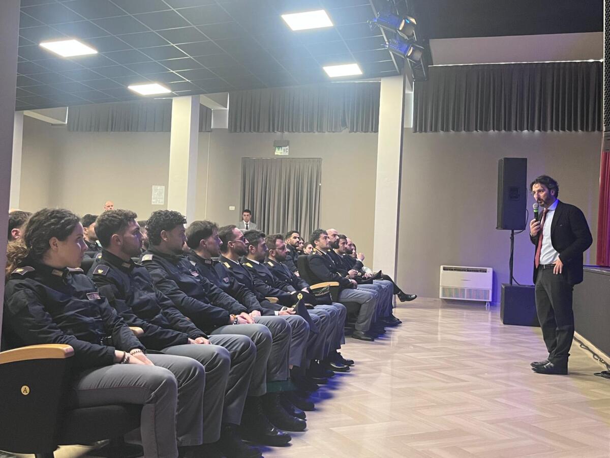Galleria foto 'Nuovi poliziotti nella Bat, Damiani: «Più sicurezza sul territorio. Importanti per le indagini»' - foto 1
