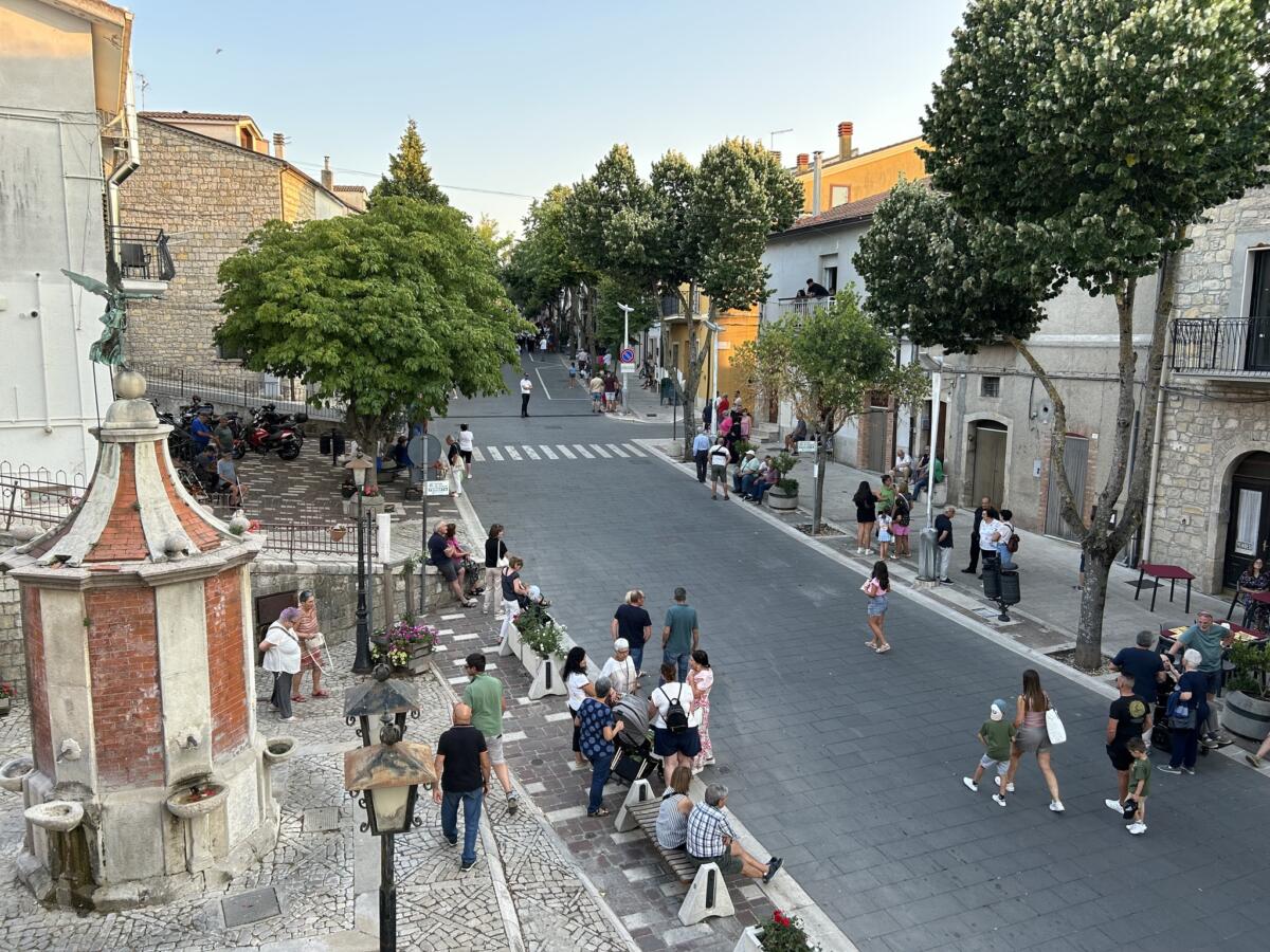 Galleria foto 'Orsara di Puglia, nel 2025 nati 29 bambini: piccolo record per il Comune. Il sindaco li accoglie' - foto 1