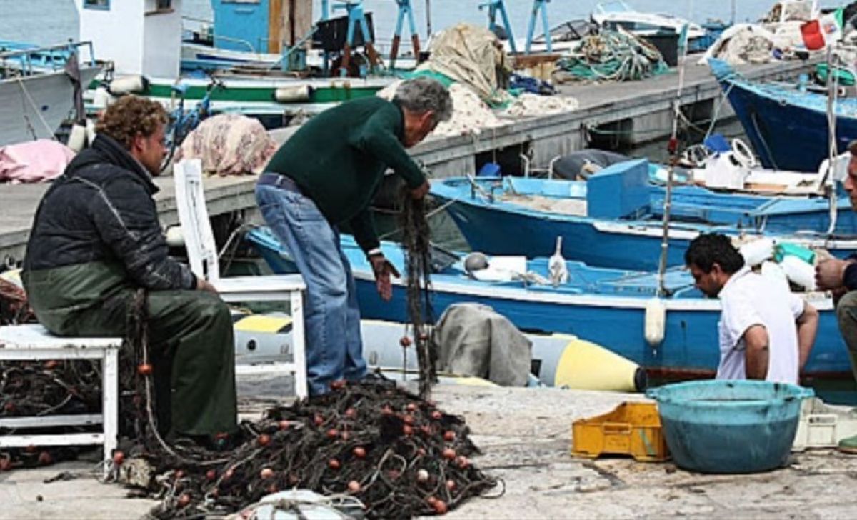 Galleria foto 'Caro carburanti, l’allarme dei pescatori: «In Puglia vicino al collasso un settore da 225 mln di euro»' - foto 1
