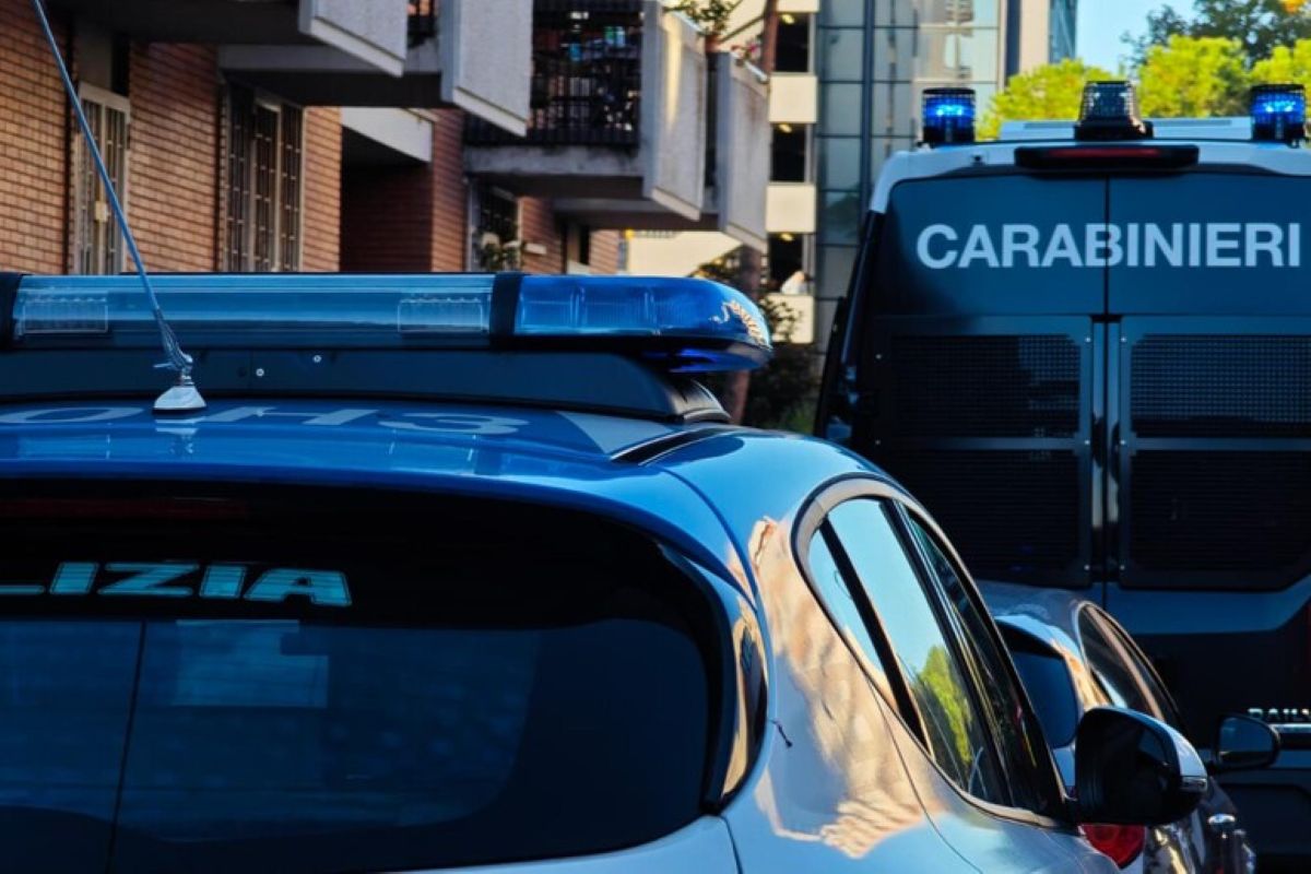 Roma, auto in fuga si scontra con un’altra vettura: morti una coppia e il figlio. Tre arresti Roma, auto in fuga si scontra con un’altra vettura: morti una coppia e il figlio. Tre arresti