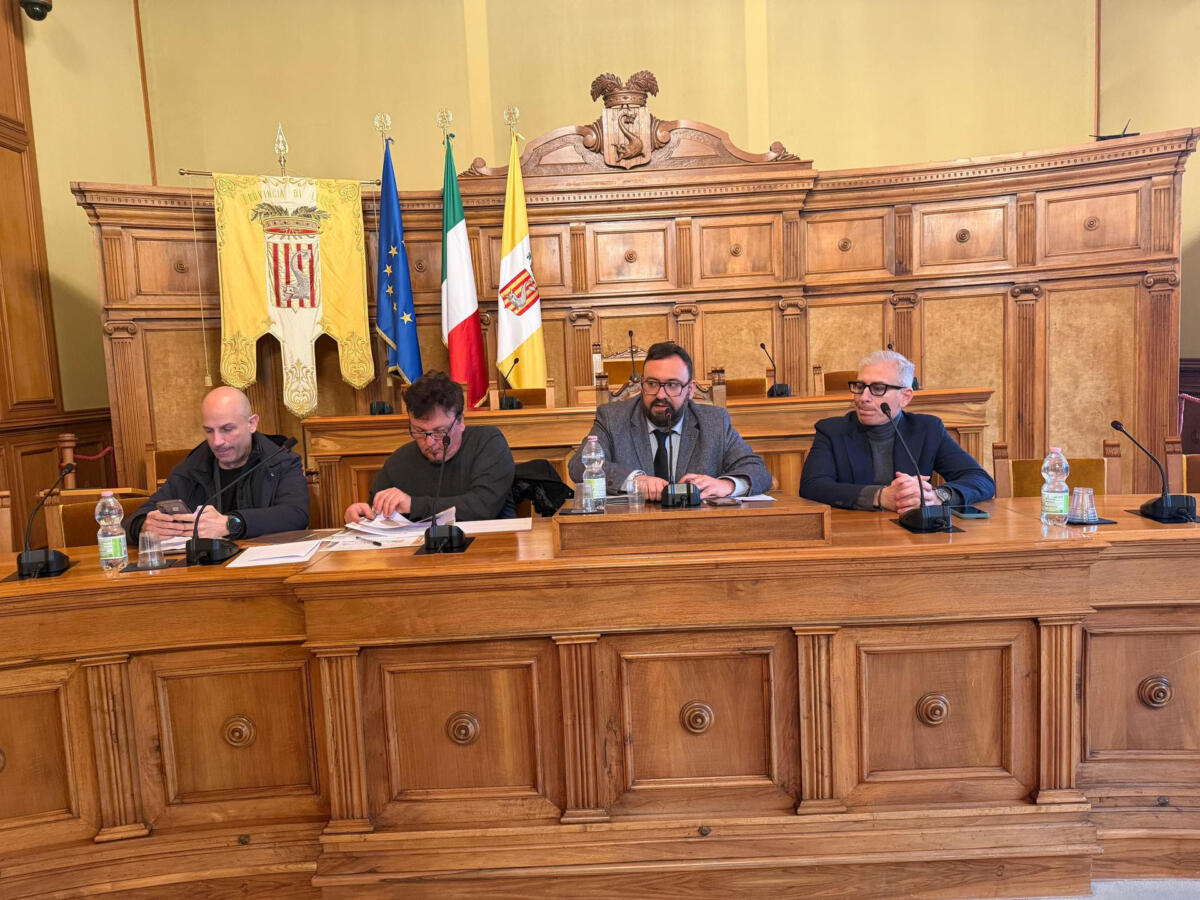 Galleria foto 'Impianti da fonti rinnovabili, l’allarme del presidente della Provincia di Lecce: «Rischio speculazioni»' - foto 1
