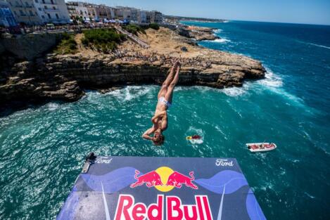 red bull cliff diving poliginano