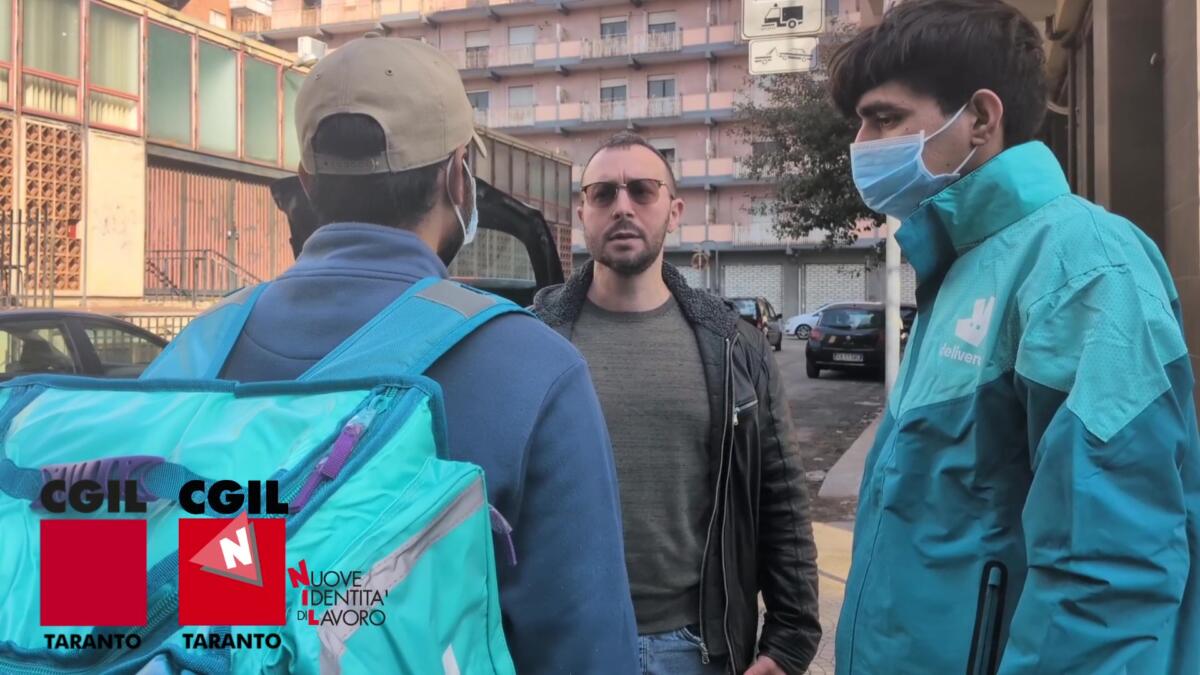 Galleria foto '«Pagati 3 euro all’ora per percorrere 40 km al giorno»: così lavorano i 250 rider di Taranto – VIDEO' - foto 1