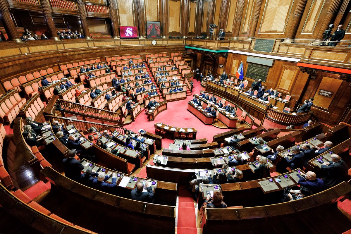 Il Ddl antisemitismo passa al Senato ma il centrosinistra si divide: rischio confusione tra ebraismo e critiche a Israele Il Ddl antisemitismo passa al Senato ma il centrosinistra si divide: rischio confusione tra ebraismo e critiche a Israele