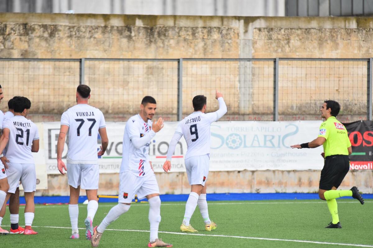 Galleria foto 'Eccellenza, il Taranto passa a Novoli: i rossoblù vincono 3-2' - foto 1