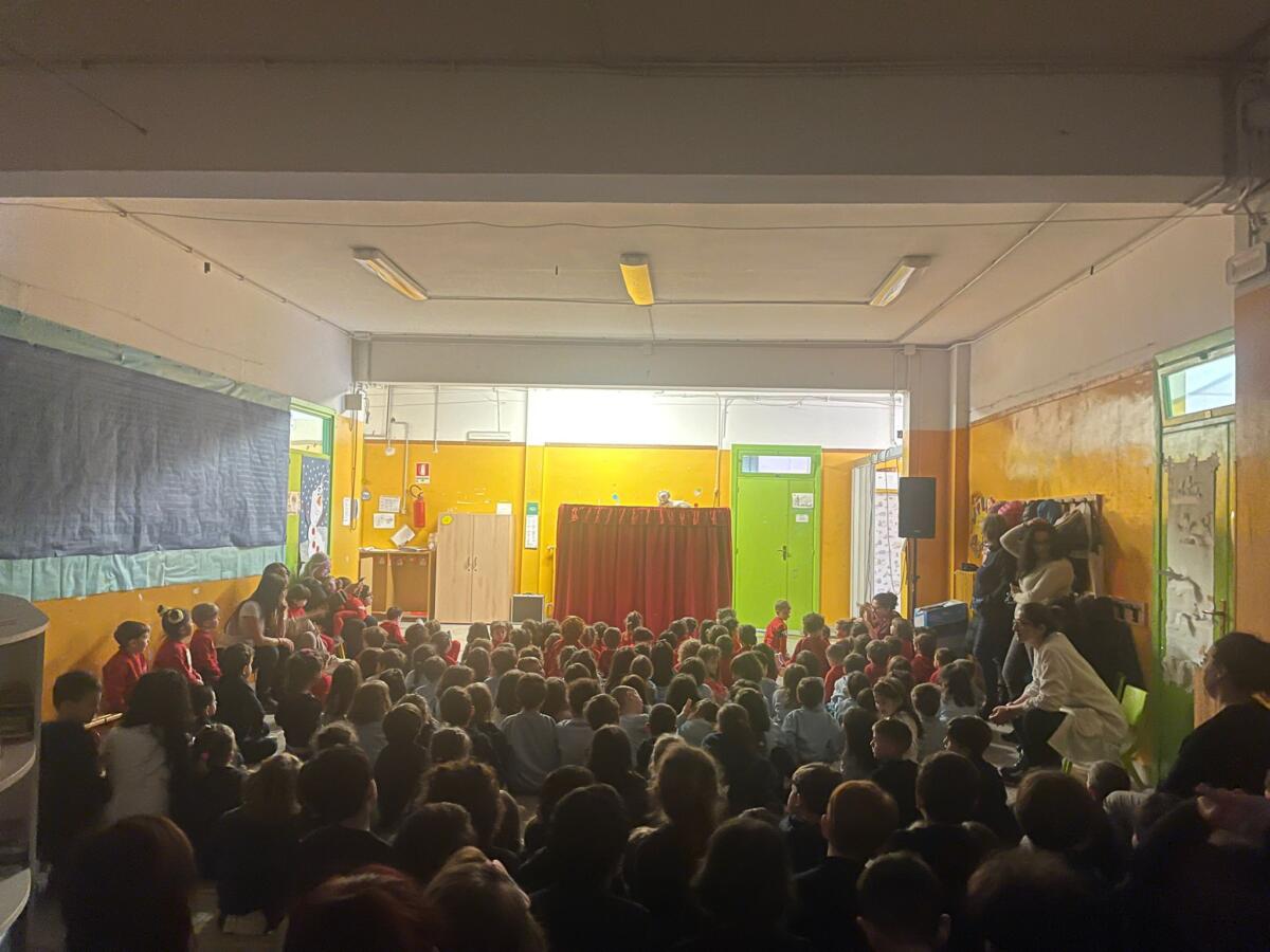 Galleria foto 'Bari, un viaggio nel mondo del cibo: nelle scuole lo spettacolo curato da Ladisa con la “Casa di Pulcinella” – VIDEO' - foto 4