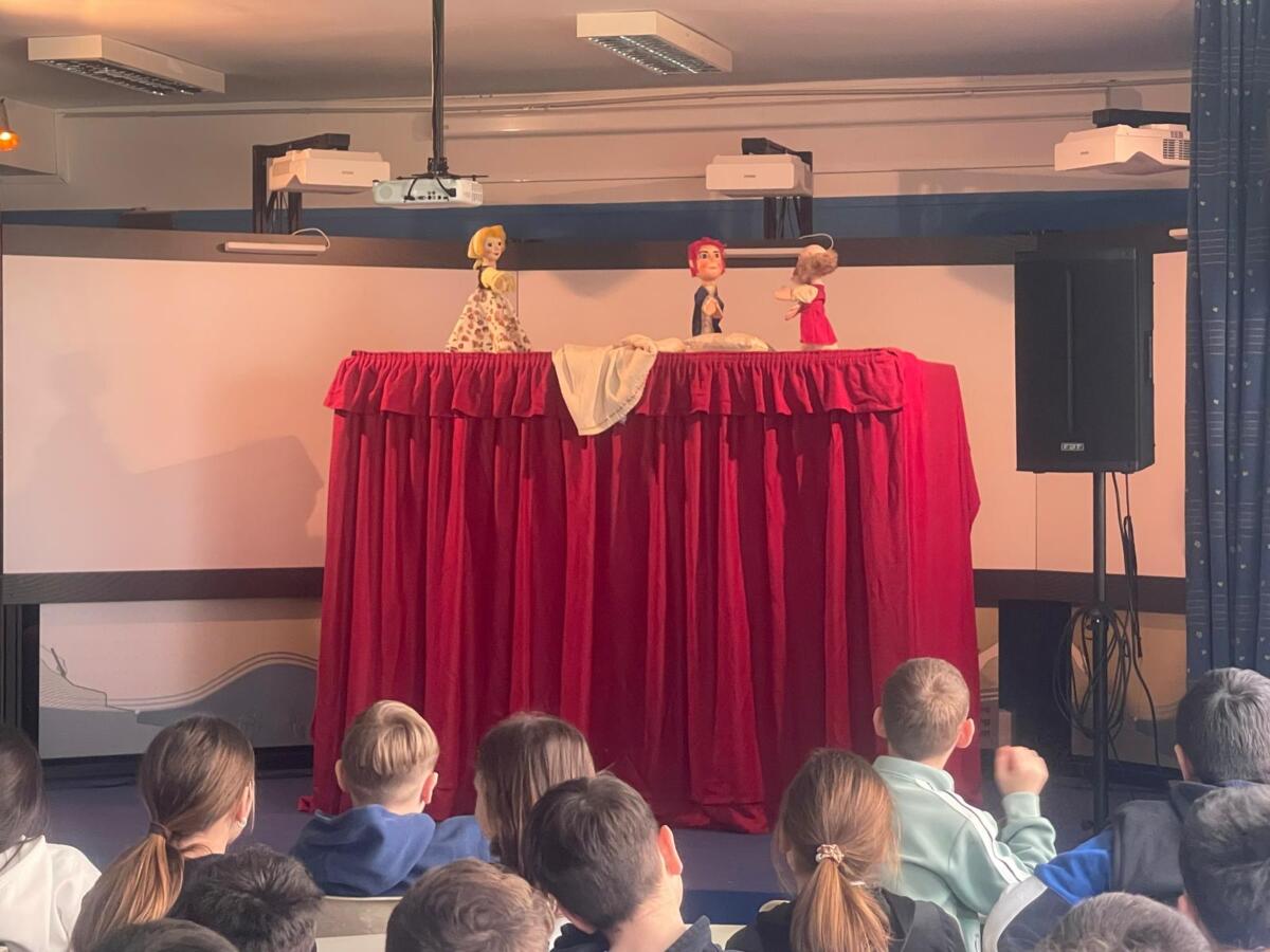 Tra teatro e cibo sano, l’educazione alimentare nelle scuole baresi con Ladisa e “Casa di Pulcinella” – FOTO e VIDEO