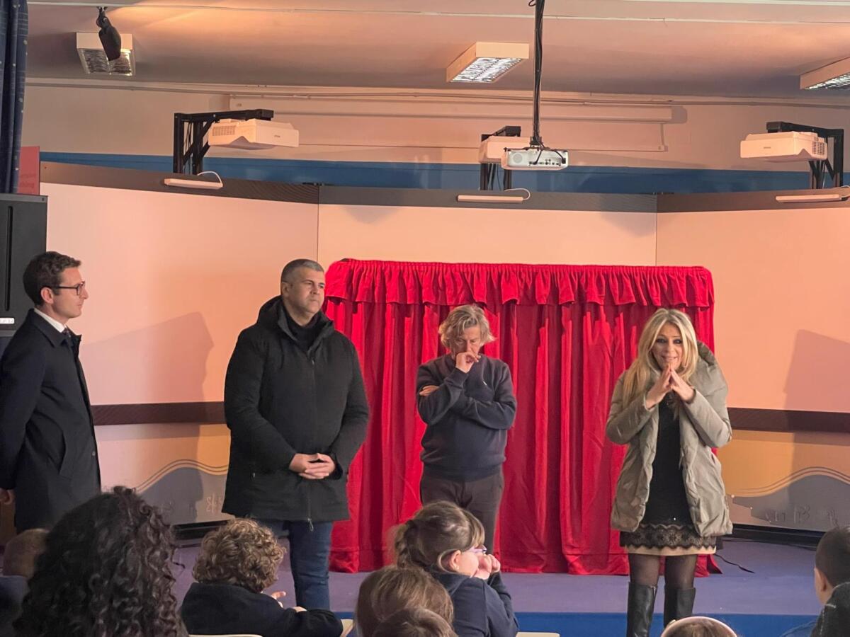 Tra teatro e cibo sano, l’educazione alimentare nelle scuole baresi con Ladisa e “Casa di Pulcinella” – FOTO e VIDEO