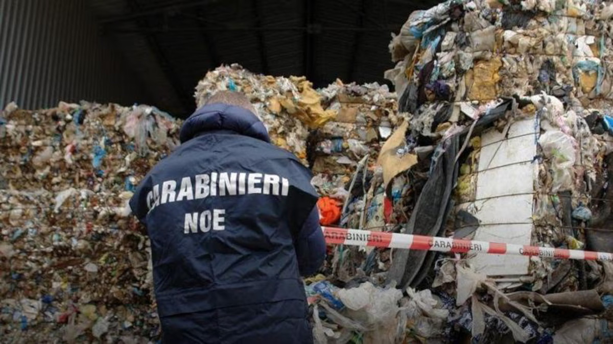 Traffico illecito di rifiuti, 17 indagati: quasi 1.700 tonnellate da Puglia, Campania e Abruzzo al Molise Traffico illecito di rifiuti, 17 indagati: quasi 1.700 tonnellate da Puglia, Campania e Abruzzo al Molise