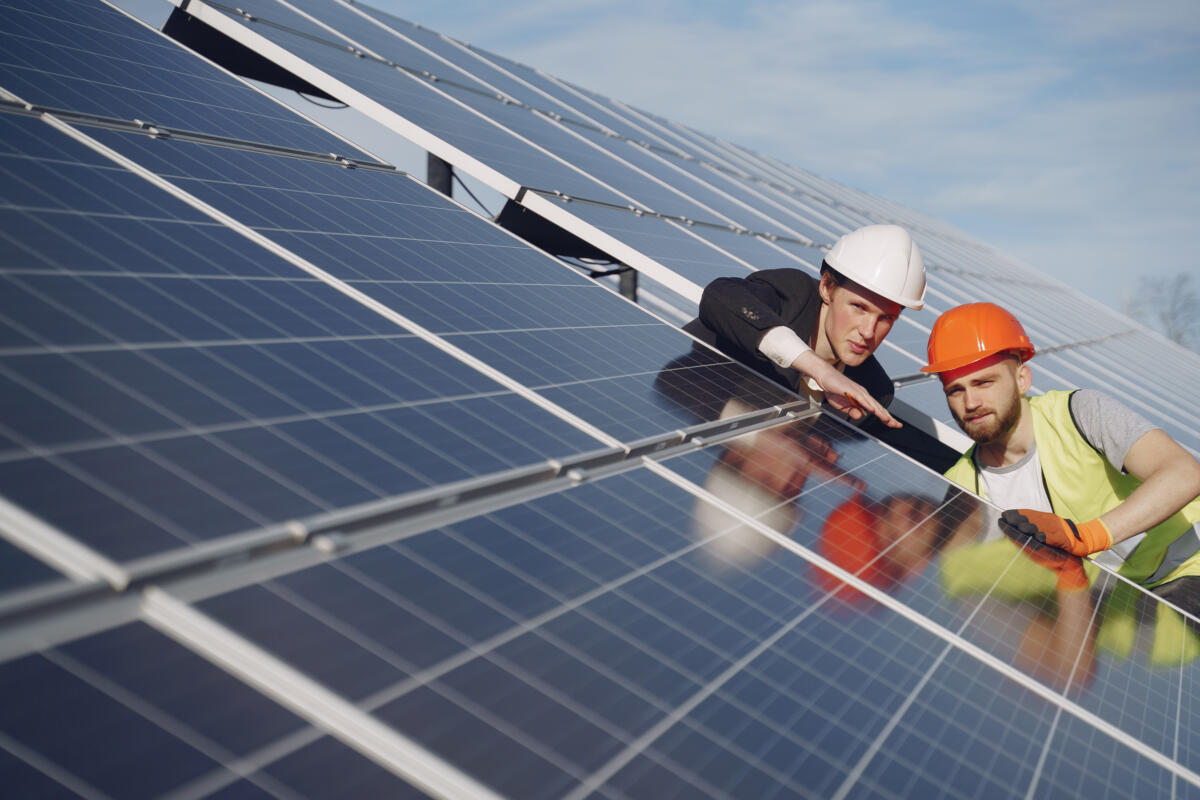 Puglia, ultimo appello per il Pnrr: Lecce primeggia e Bari arranca. Il settore energetico tira la volata Puglia, ultimo appello per il Pnrr: Lecce primeggia e Bari arranca. Il settore energetico tira la volata