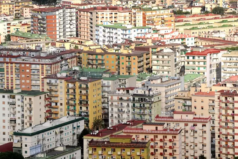 Galleria foto 'Emergenza casa: Ance, il vicepresidente Betti: «In Italia 650mila famiglie aspettano un alloggio»' - foto 1