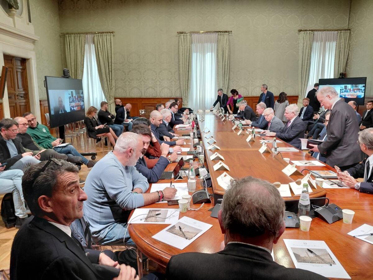Galleria foto 'Ex Ilva, la sentenza del Tribunale civile sarà impugnata: la sicurezza è la priorità. Il vertice a Palazzo Chigi' - foto 1