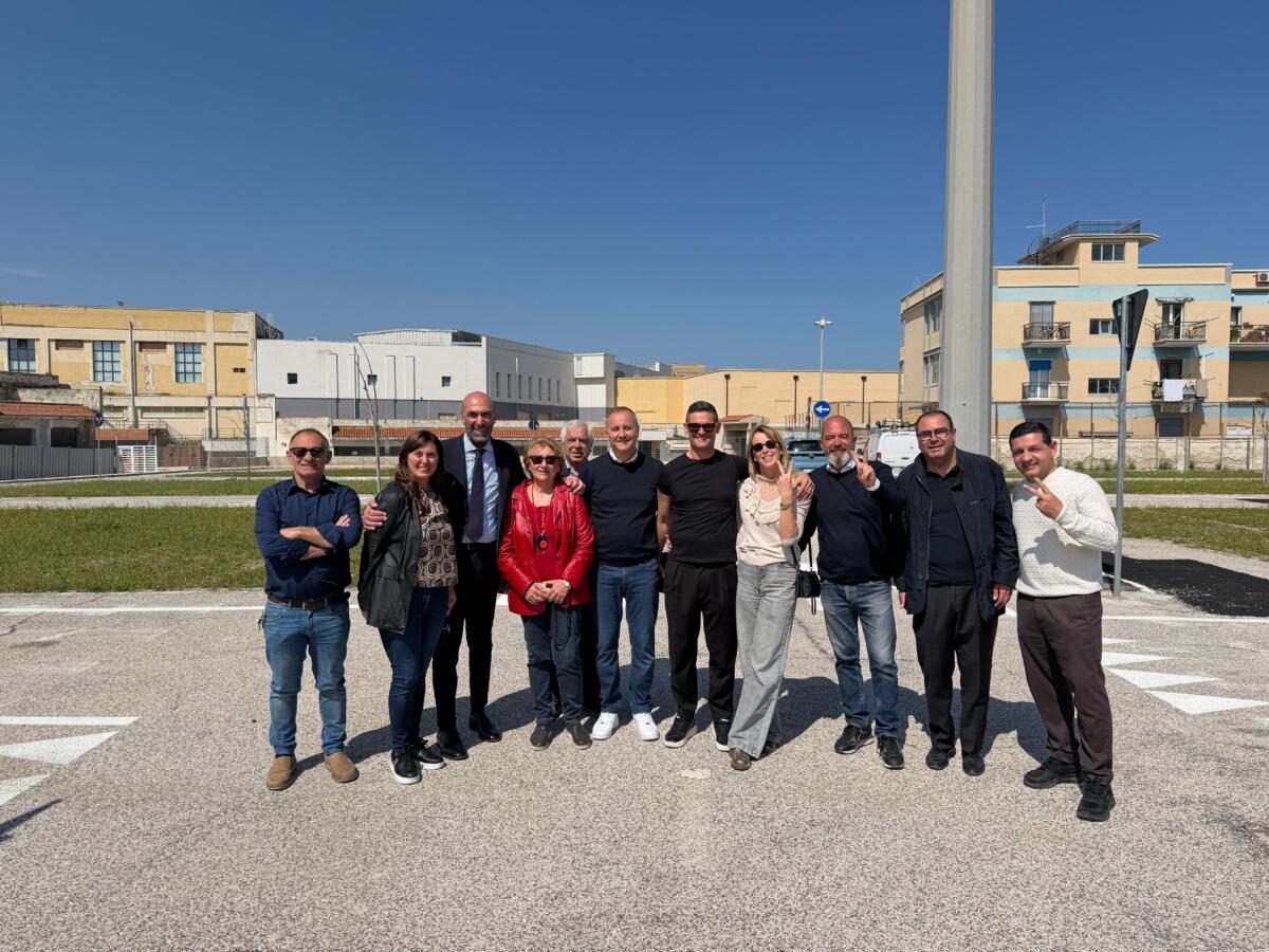 Bari, apre il nuovo parcheggio gratuito alla Fiera del Levante. Leccese: «Pronti 16 milioni per la manutenzione della città»