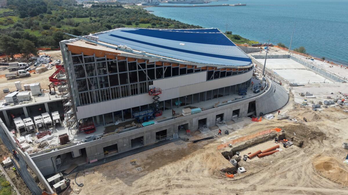 Galleria foto 'Giochi del Mediterraneo 2026, a Taranto completata la copertura dello Stadio del Nuoto' - foto 1