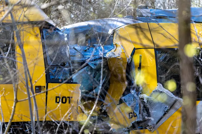Galleria foto 'Scontro tra due treni in Danimarca, almeno 17 feriti, 4 gravi: evacuati tutti i passeggeri' - foto 1