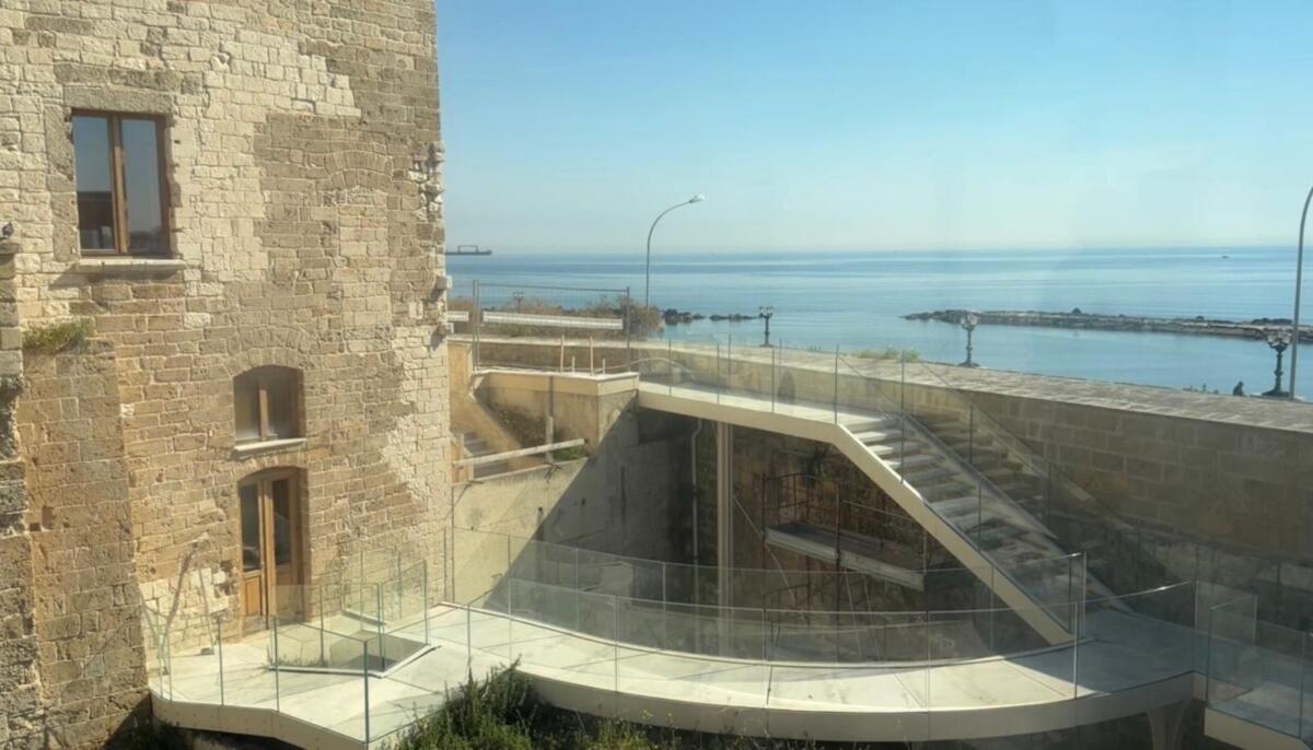 Galleria foto 'Nuovi spazi, caffetteria e l’installazione di Tresoldi: così rinasce il Museo di Santa Scolastica a Bari – FOTO' - foto 1