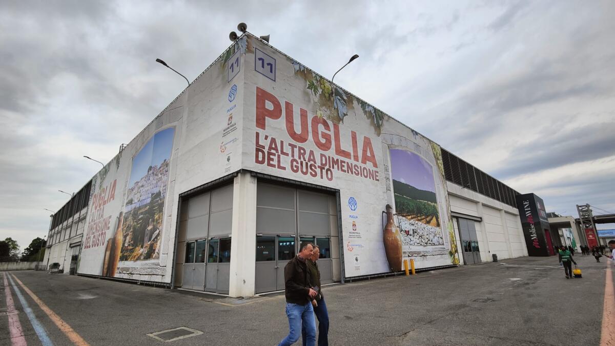 Successo della Puglia al Vinitaly, Decaro: «Un racconto condiviso di identità e qualità» – FOTO e VIDEO