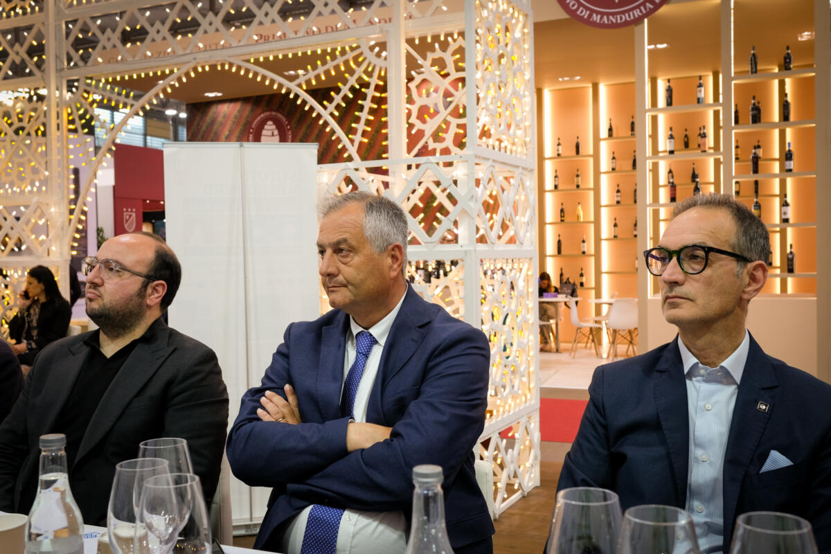 Successo della Puglia al Vinitaly, Decaro: «Un racconto condiviso di identità e qualità» – FOTO e VIDEO