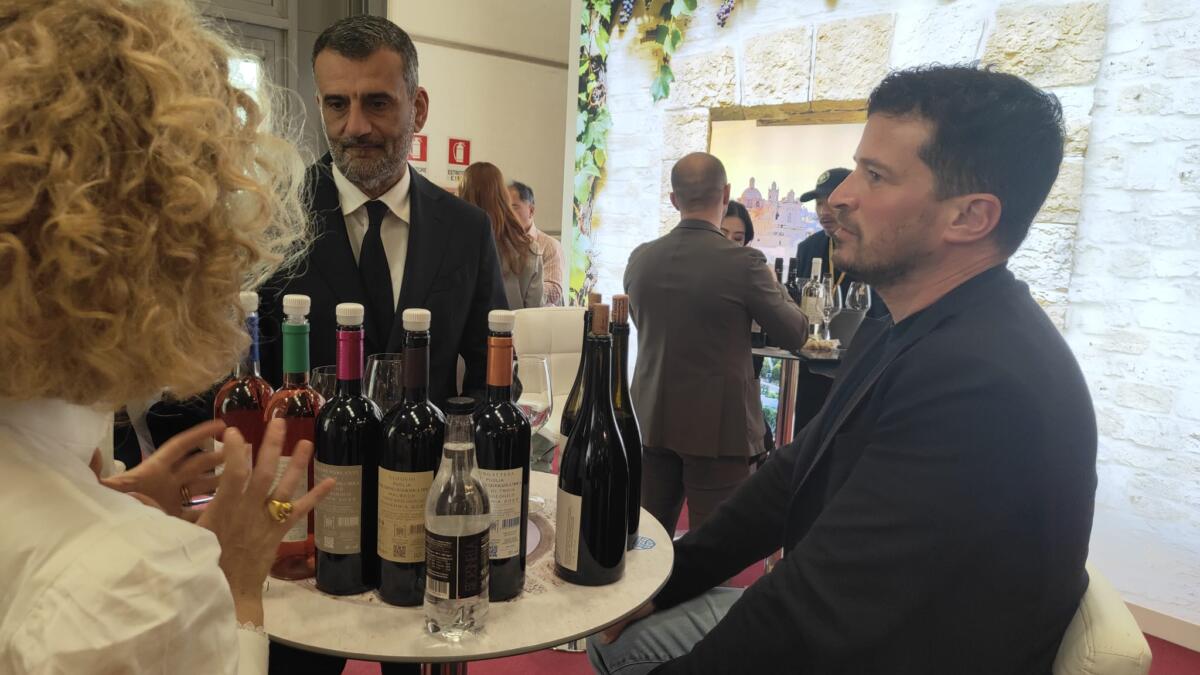 Successo della Puglia al Vinitaly, Decaro: «Un racconto condiviso di identità e qualità» – FOTO e VIDEO